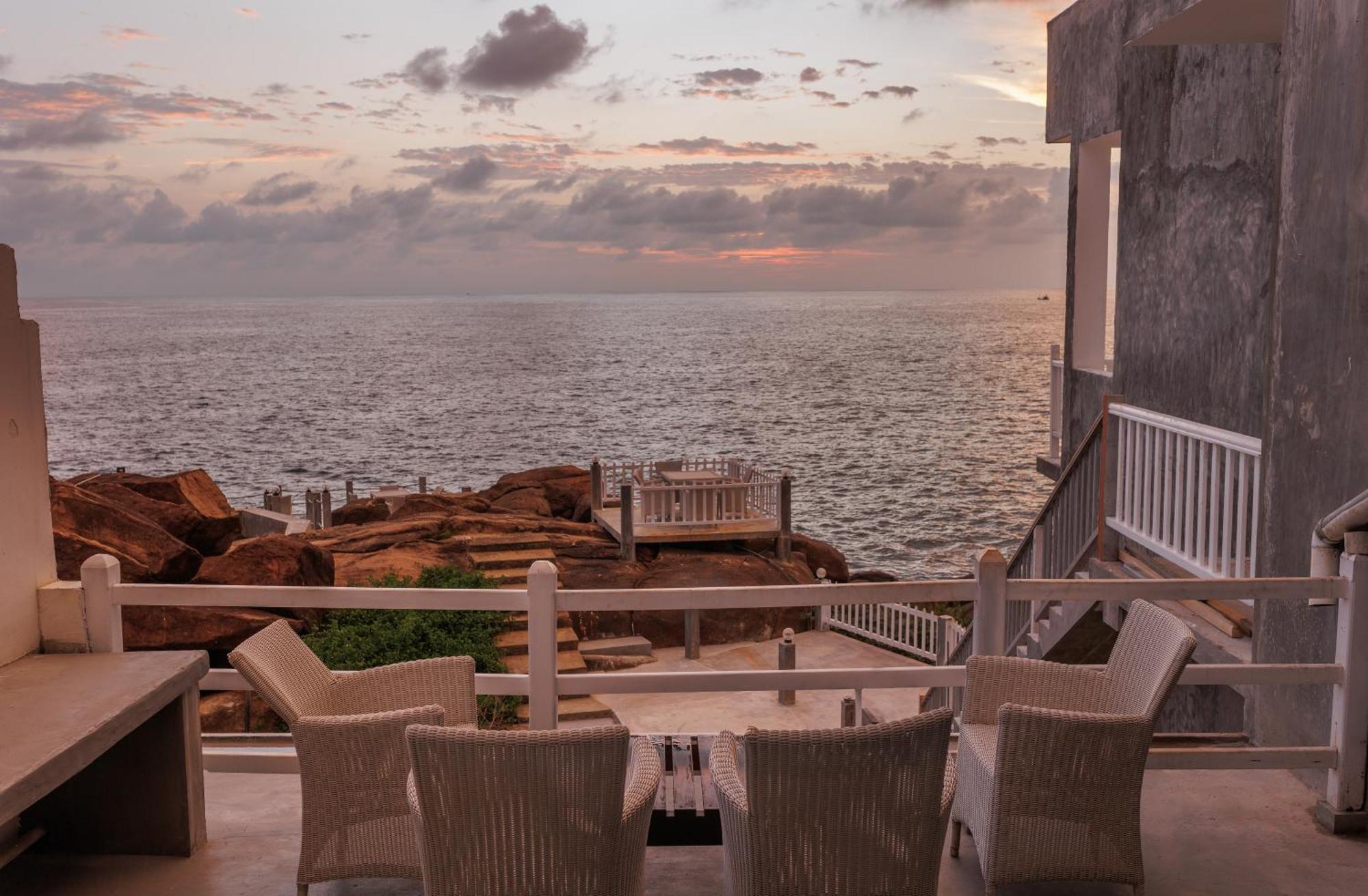 Hotel Zeilan Sunset Point Унаватуна Экстерьер фото
