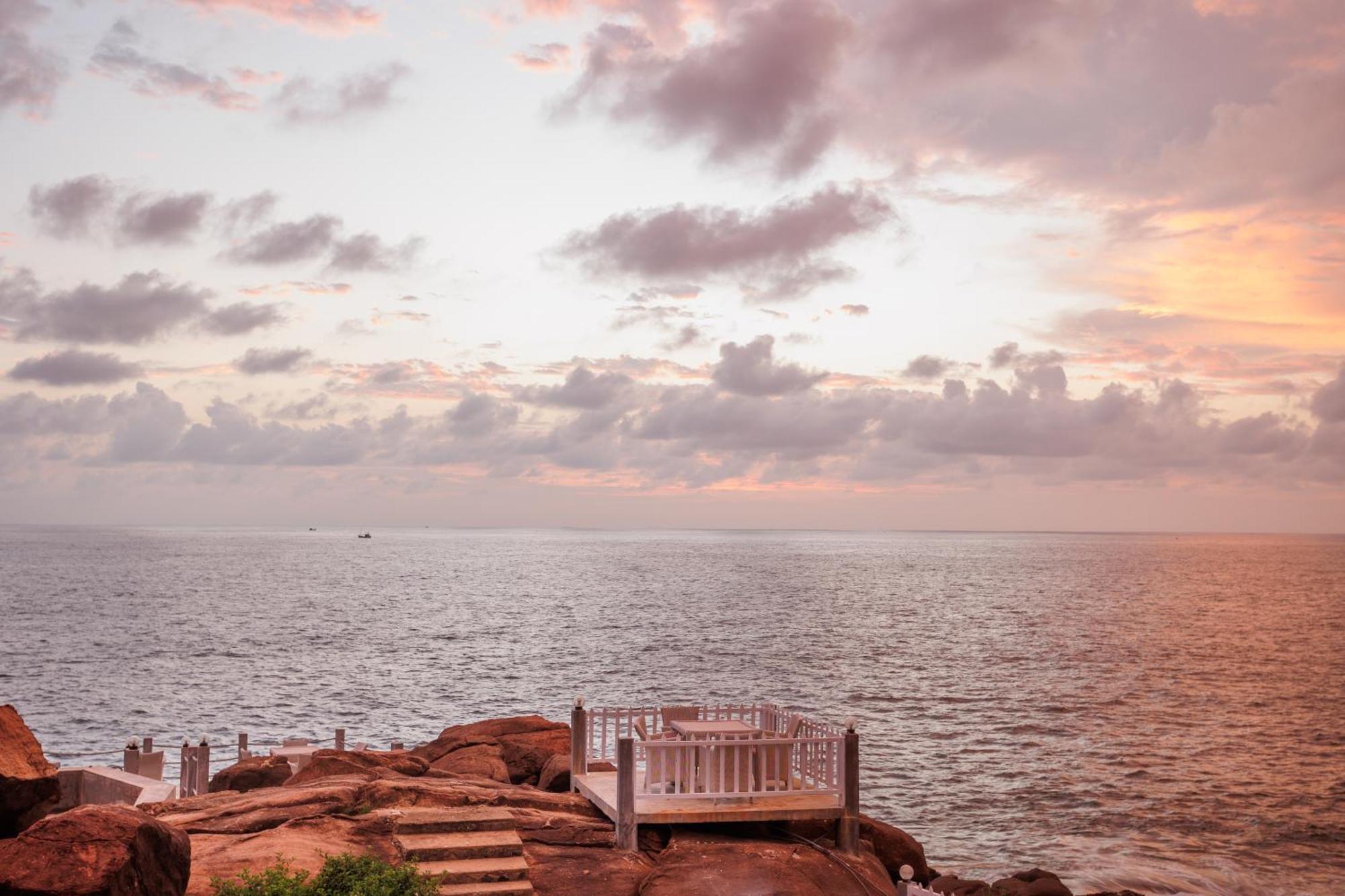 Hotel Zeilan Sunset Point Унаватуна Экстерьер фото