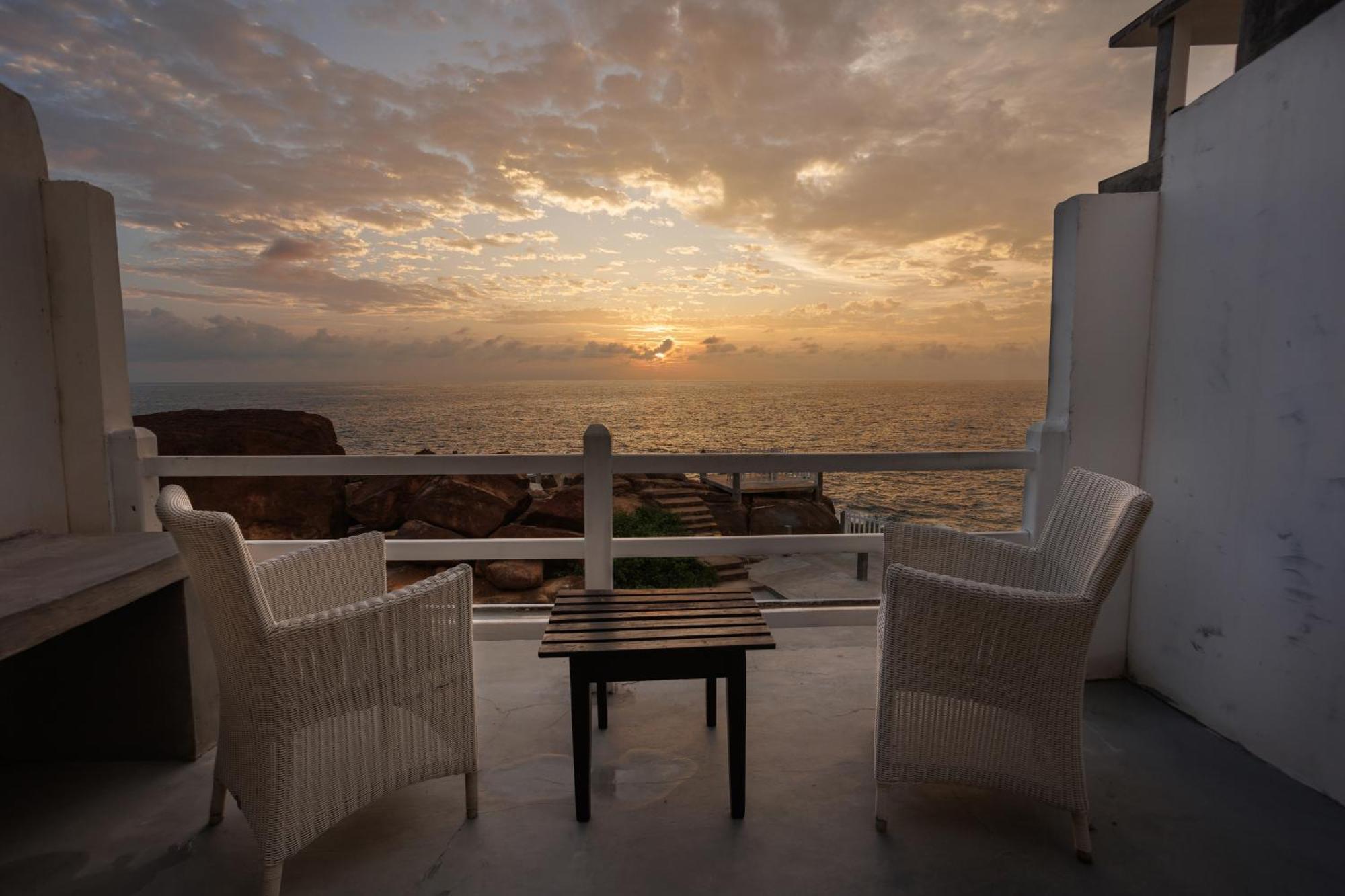 Hotel Zeilan Sunset Point Унаватуна Экстерьер фото