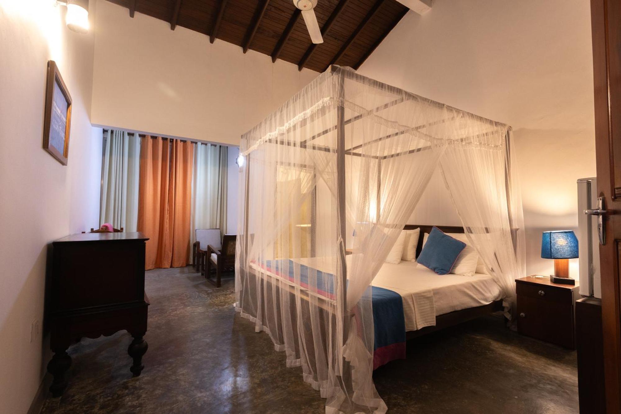 Hotel Zeilan Sunset Point Унаватуна Экстерьер фото