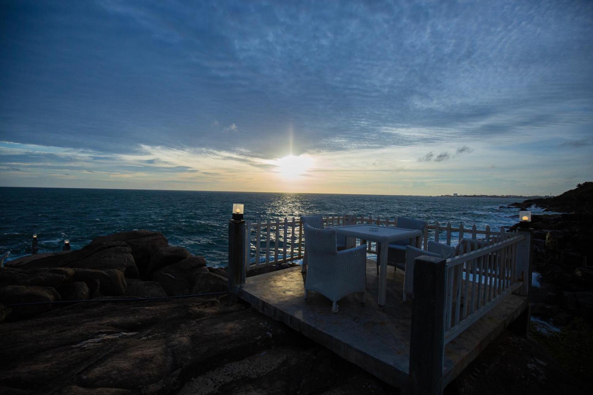 Hotel Zeilan Sunset Point Унаватуна Экстерьер фото
