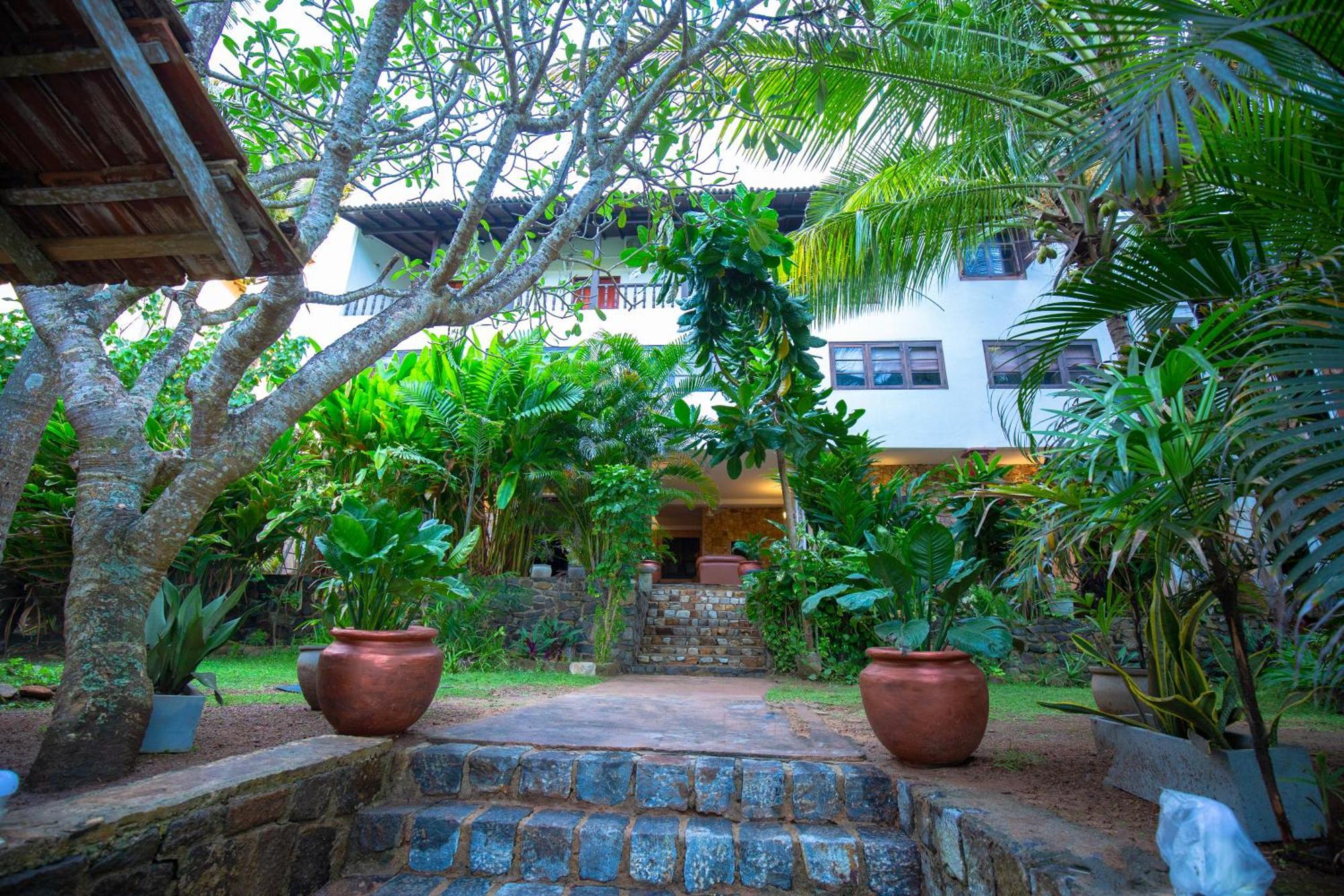 Hotel Zeilan Sunset Point Унаватуна Экстерьер фото